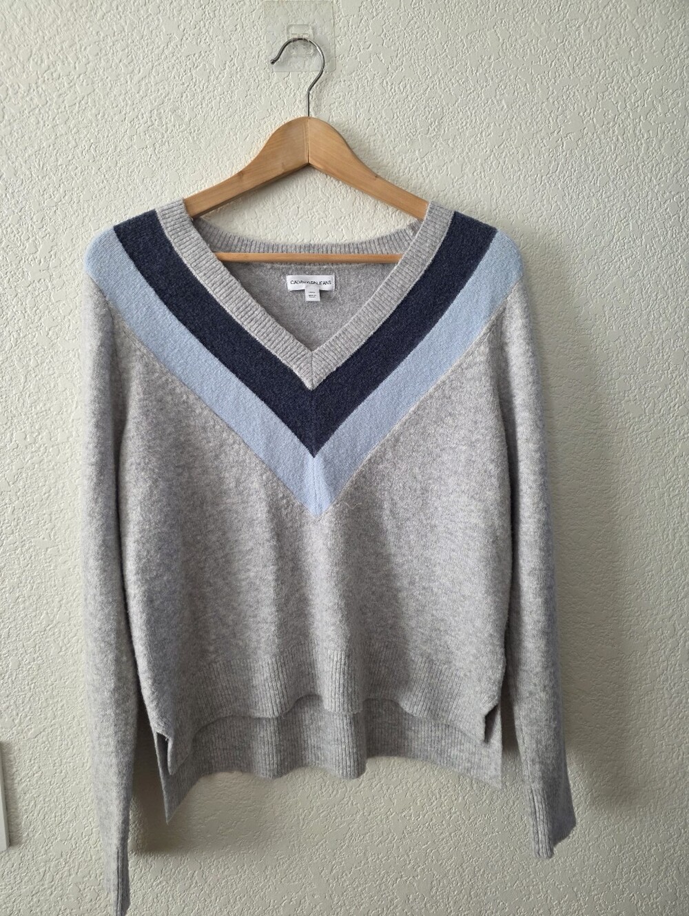 Calvin Klein Chevron V-neck Sweater Grey Small
